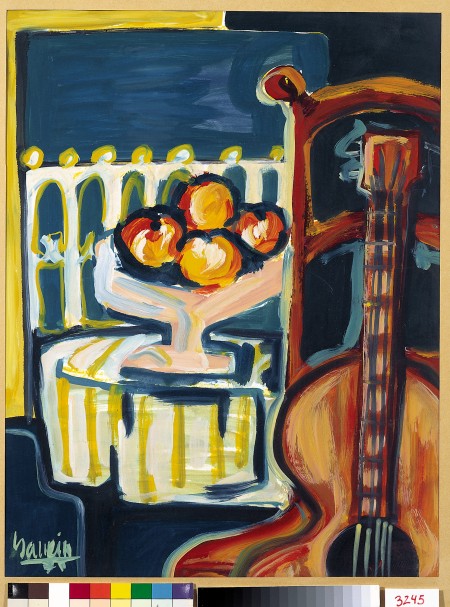 Guitarra y jarrón